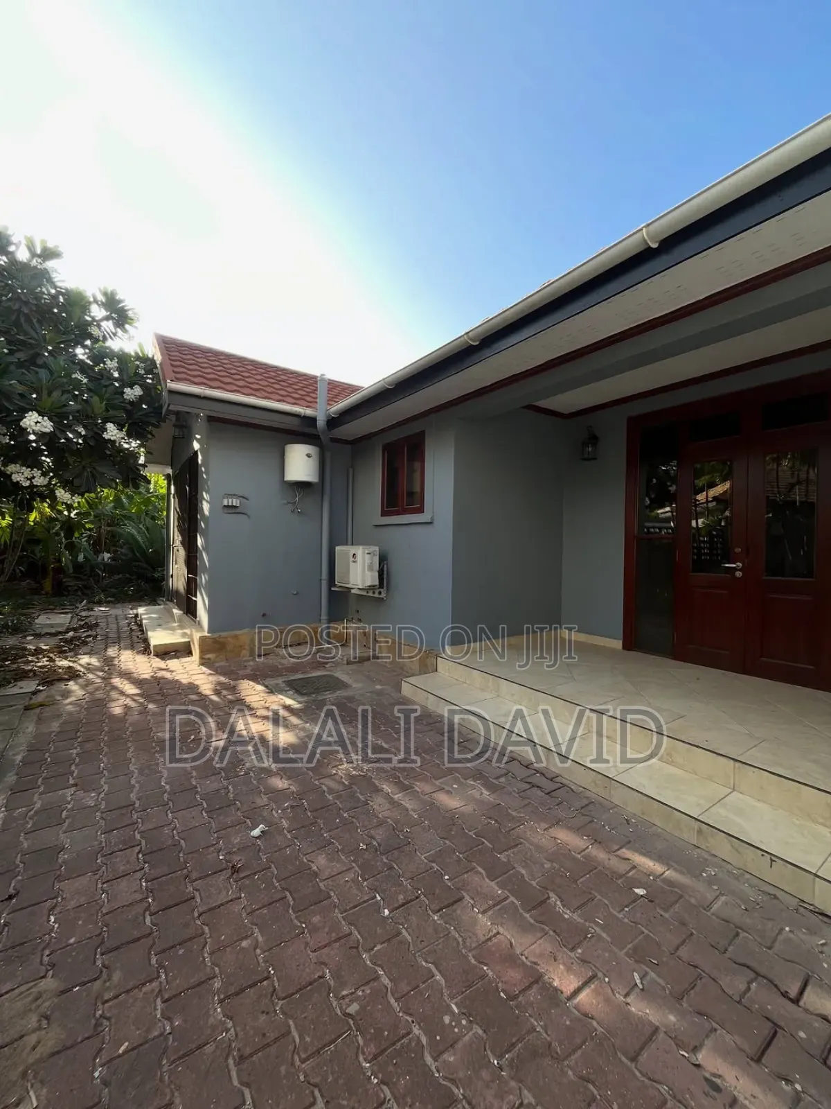 4bdrm Bungalow in Ada Estate for rent