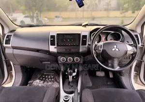 Mitsubishi Outlander 2006 White