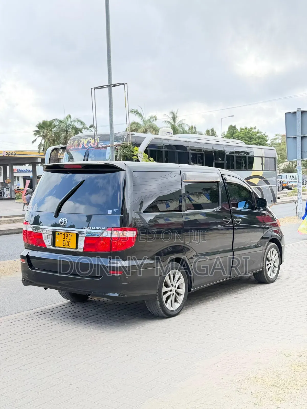 Toyota Alphard 2.4 Petrol AWD 2005 Black