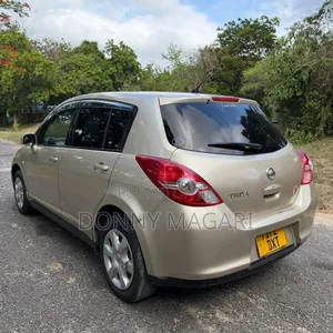 Nissan Tiida 2010 Gold