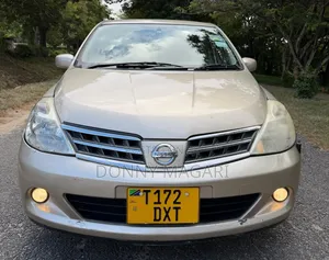 Nissan Tiida 2010 Gold