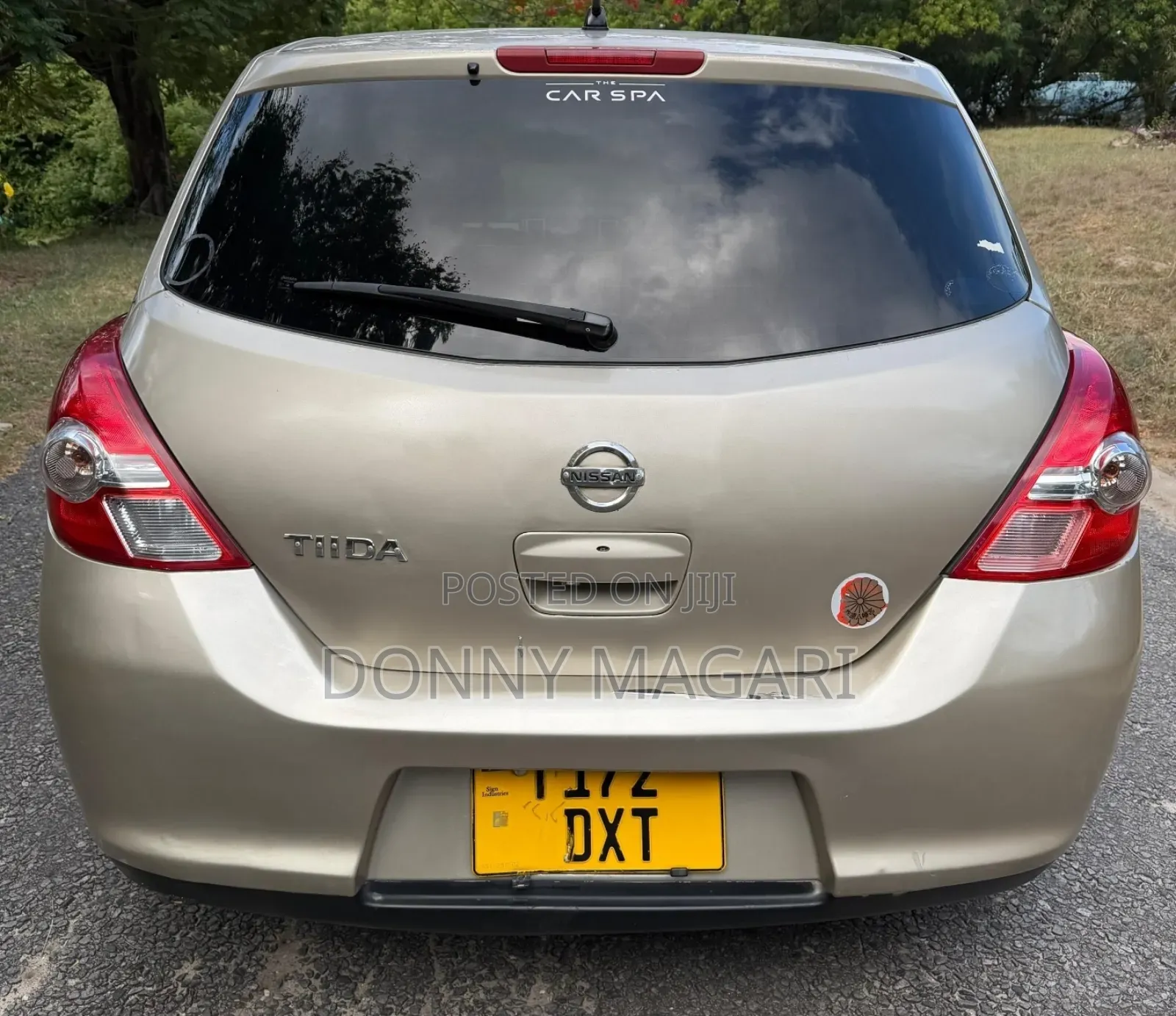 Nissan Tiida 2010 Gold