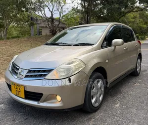 Nissan Tiida 2010 Gold