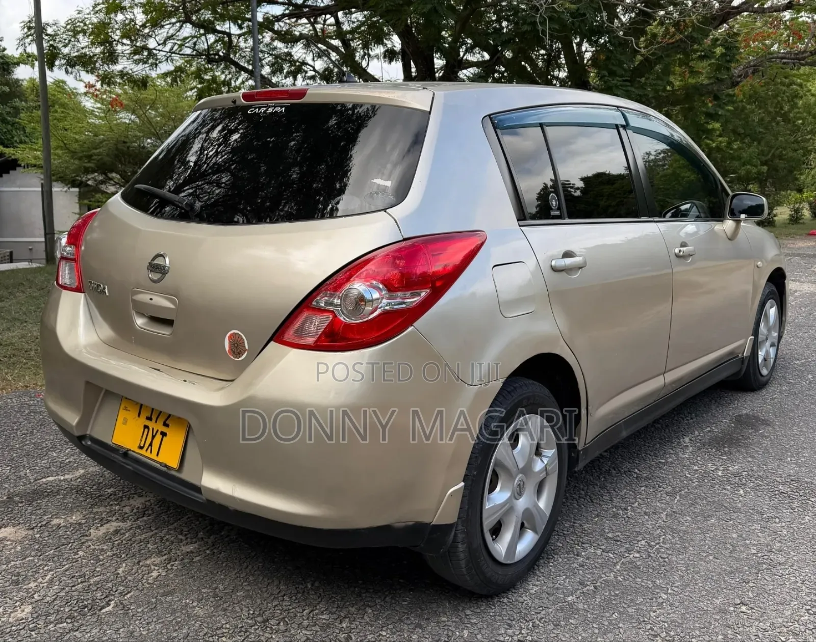 Nissan Tiida 2010 Gold