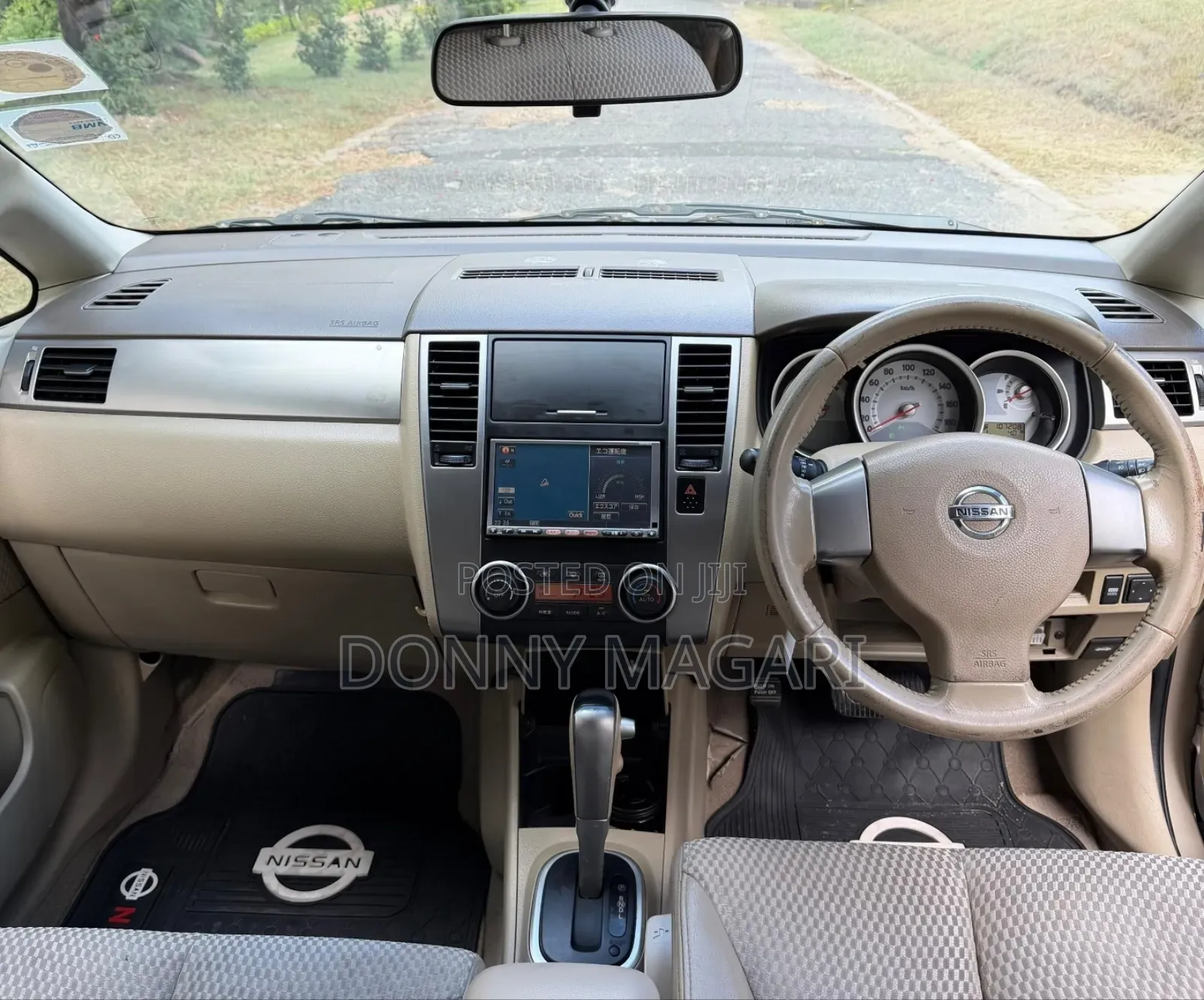 Nissan Tiida 2010 Gold
