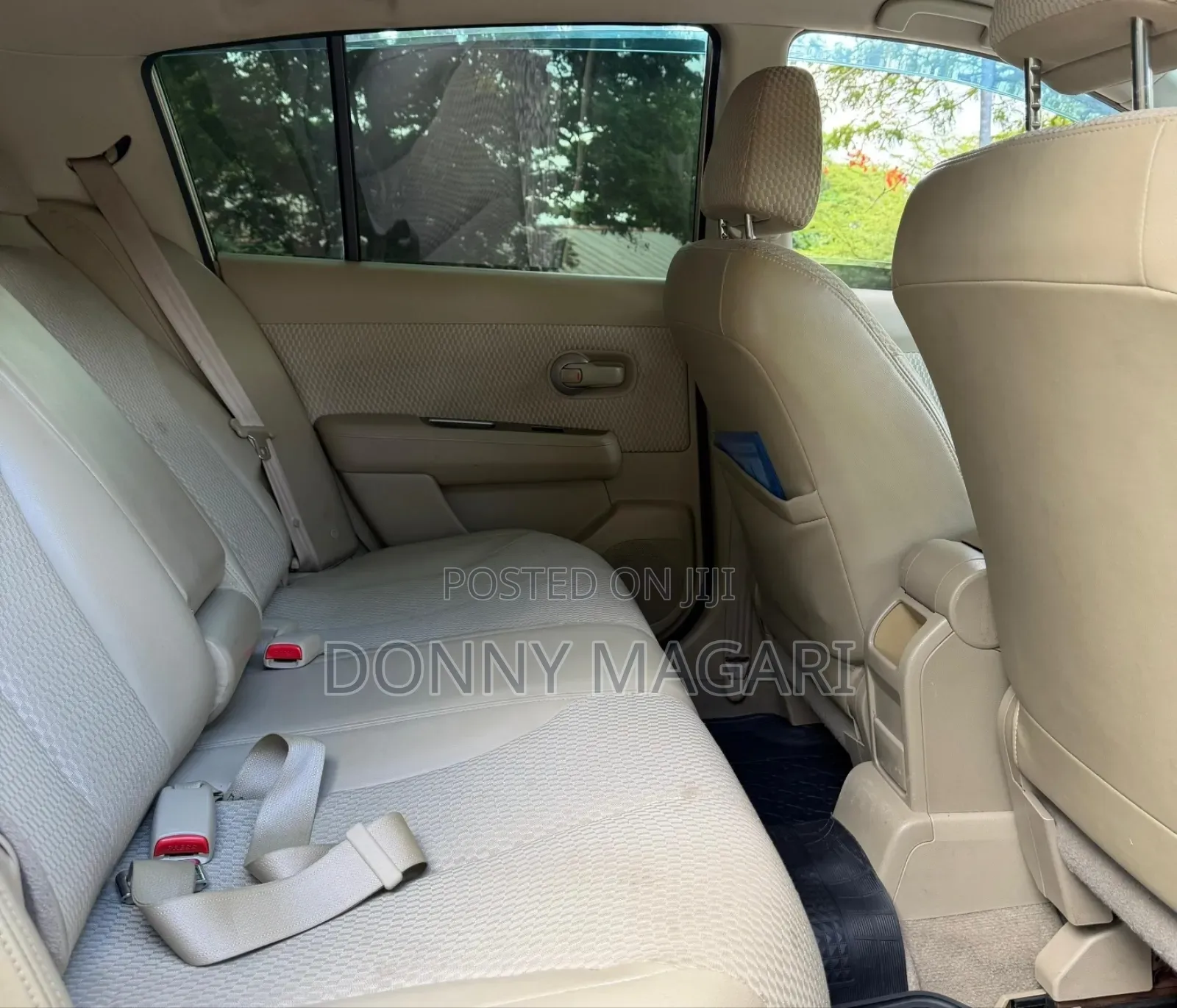 Nissan Tiida 2010 Gold
