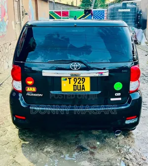Toyota Corolla Rumion Hatchback 1.5 FWD 2010 Black