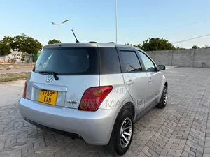 Toyota IST 2005 Silver