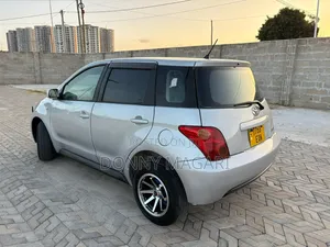 Toyota IST 2005 Silver