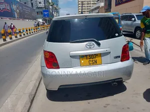 Toyota IST 2005 Silver