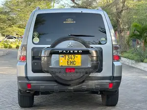 Mitsubishi Pajero 2006 Silver