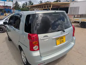 Toyota Raum 2005 Silver