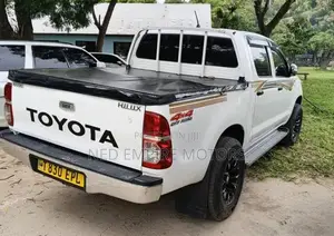 Toyota Hilux 2013 White