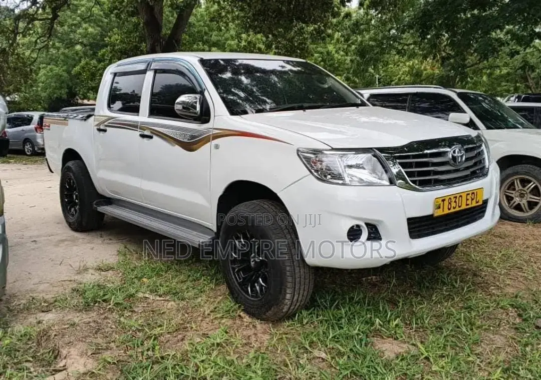 Toyota Hilux 2013 White