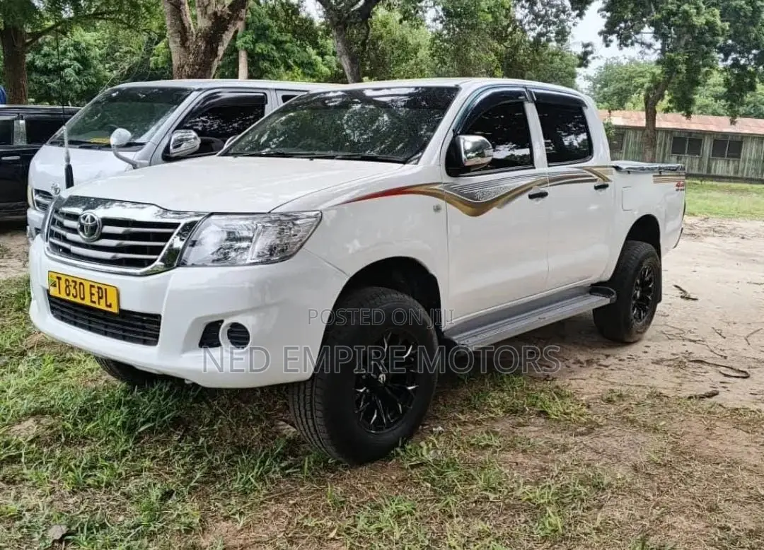 Toyota Hilux 2013 White