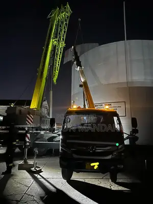 New Dong Feng Truck With Crane