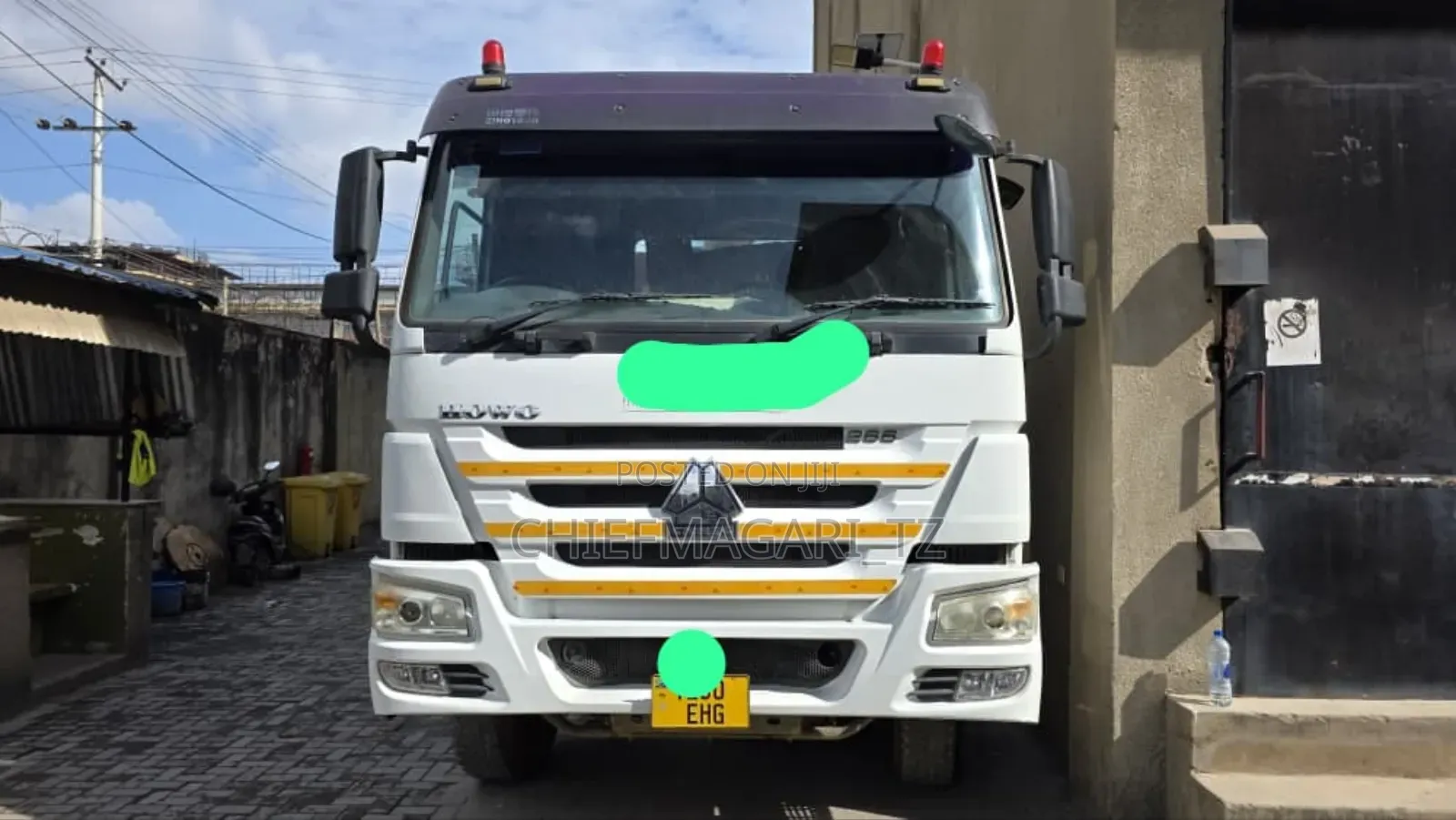 Howo 4*2 Crane Truck RHD (Ehg)