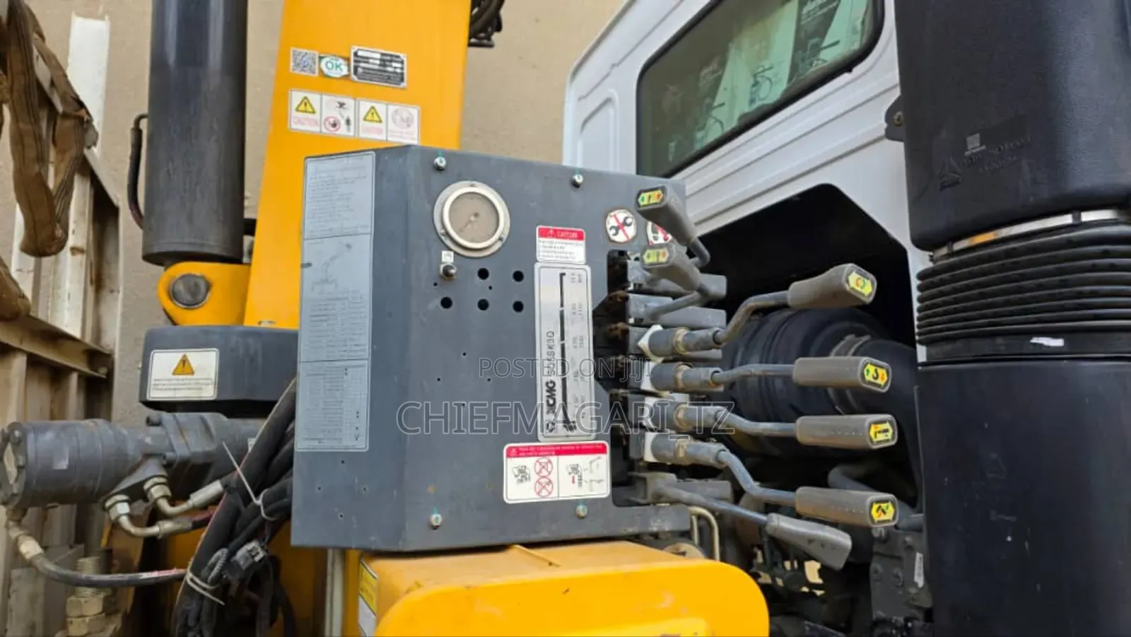Howo 4*2 Crane Truck RHD (Ehg)