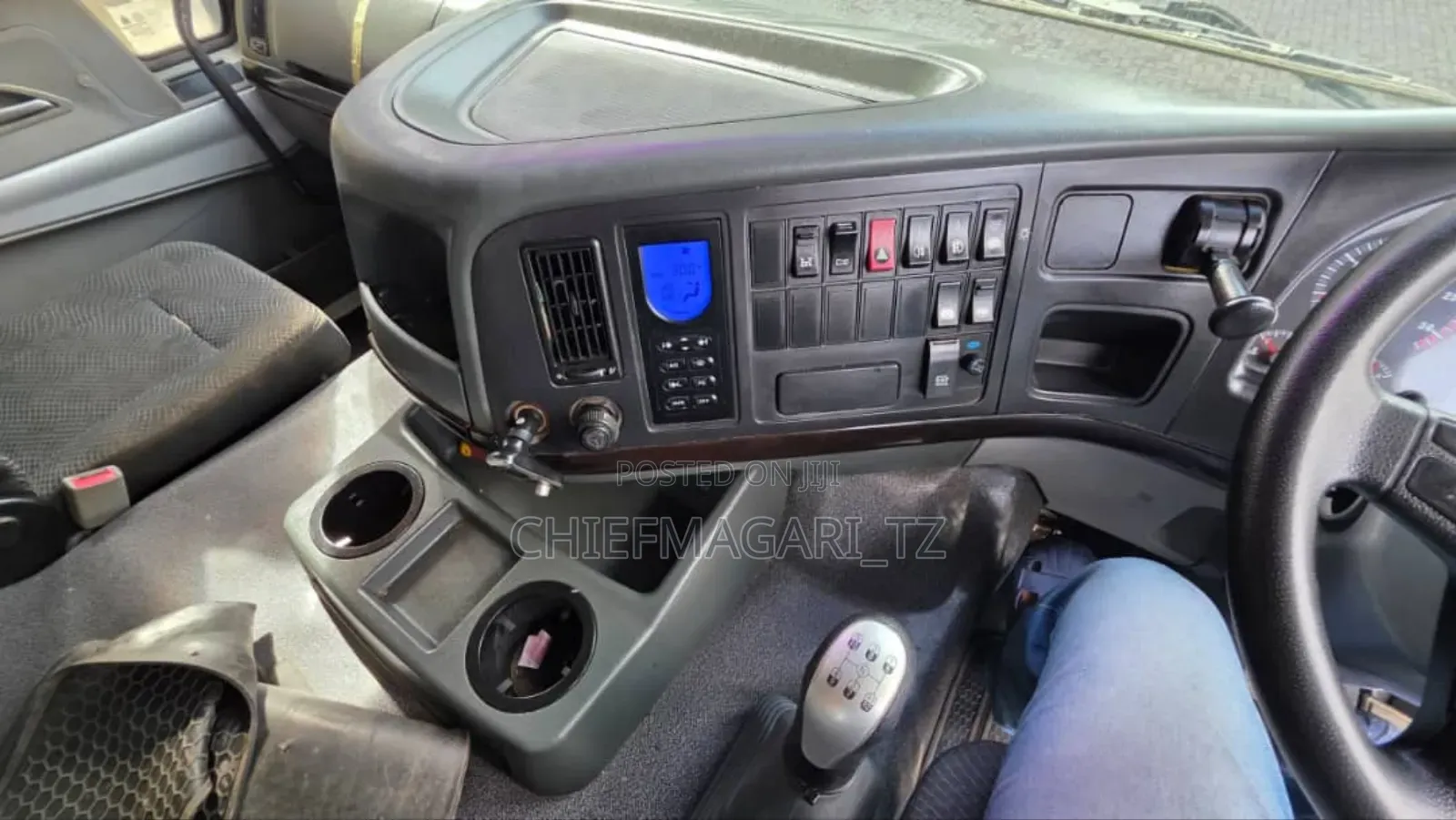 Howo 4*2 Crane Truck RHD (Ehg)