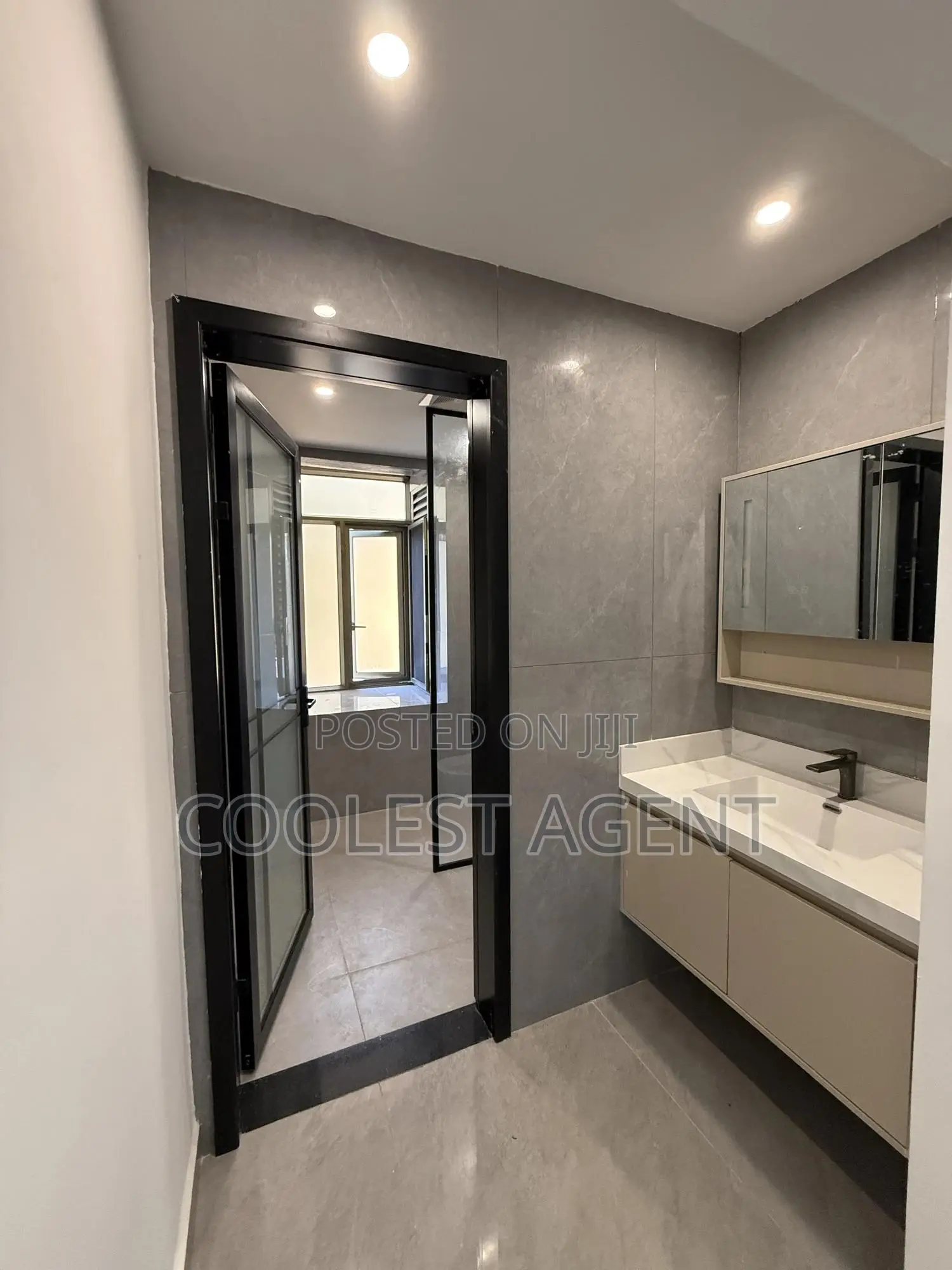 3bdrm Apartment in Coolest Estate, Oyster Bay for sale