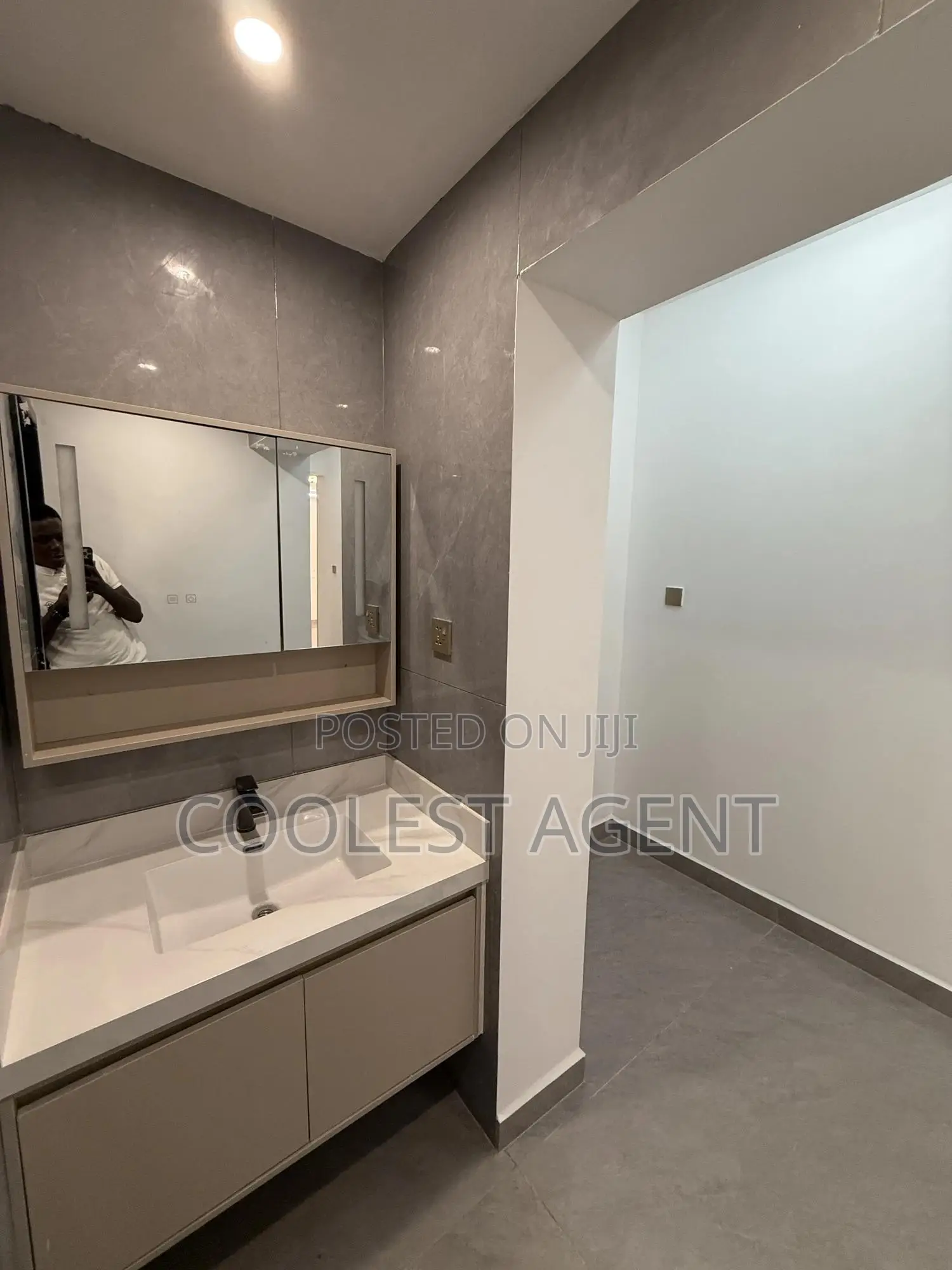 3bdrm Apartment in Coolest Estate, Oyster Bay for sale