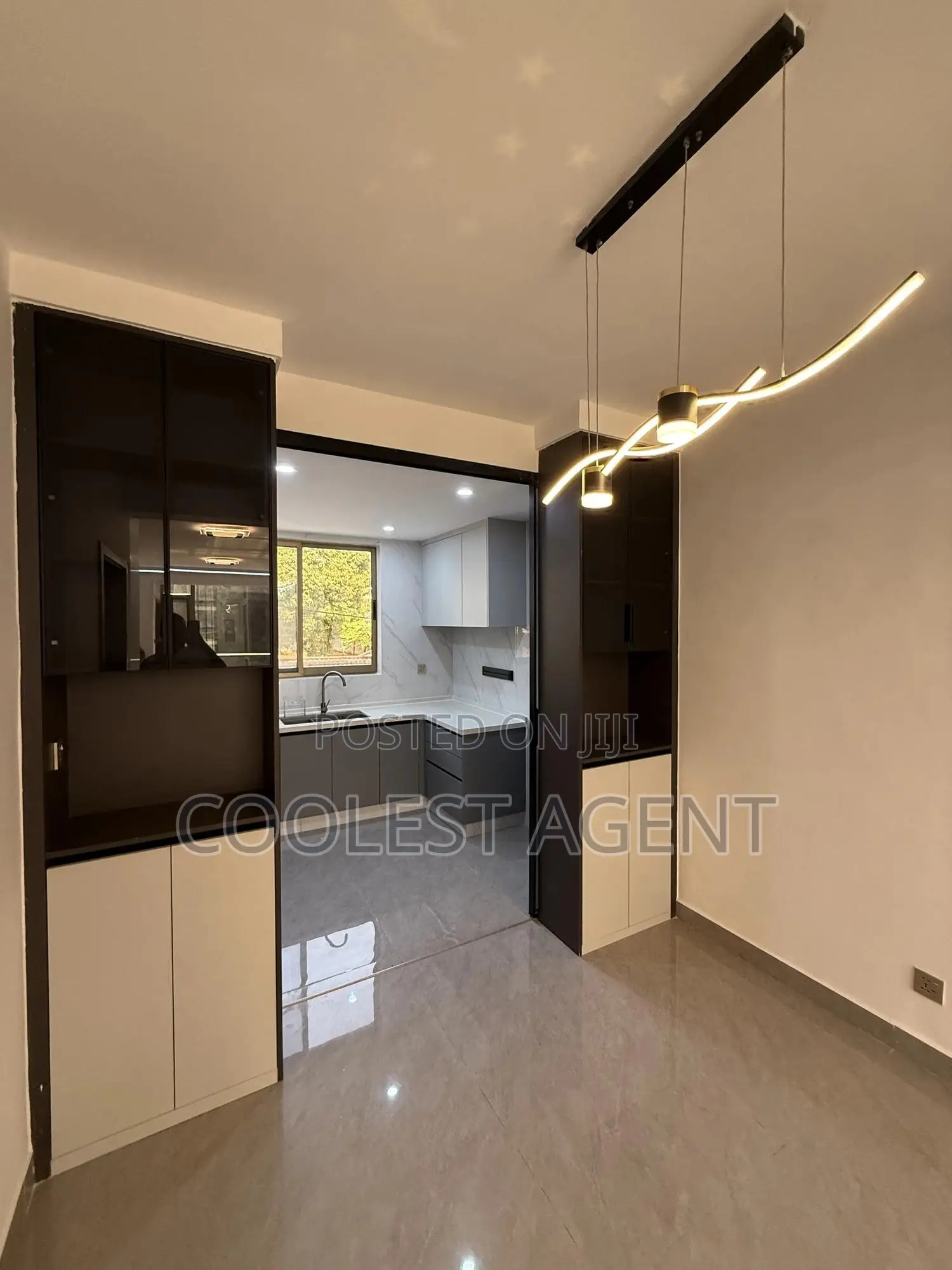 3bdrm Apartment in Coolest Estate, Oyster Bay for sale
