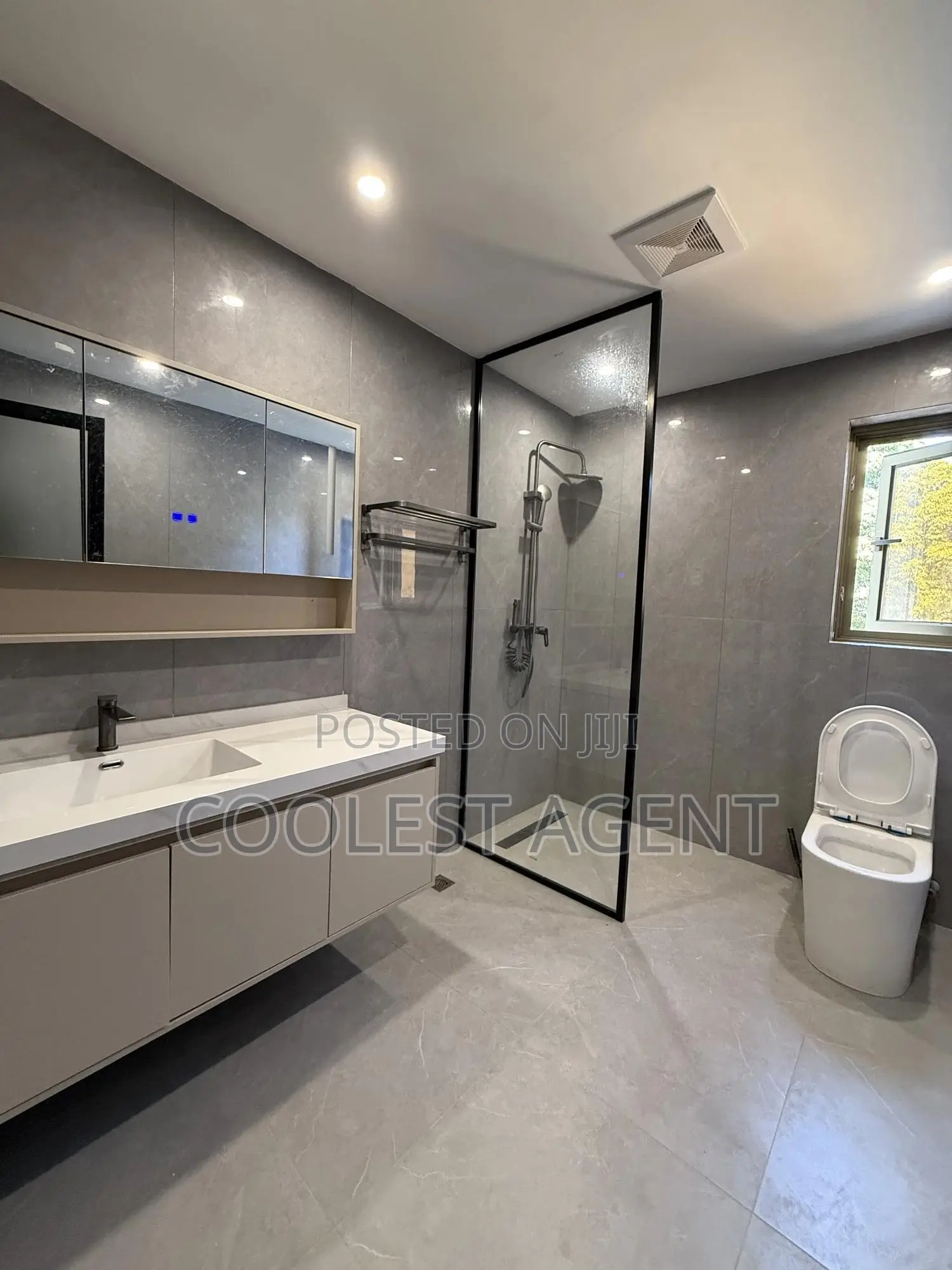 3bdrm Apartment in Coolest Estate, Oyster Bay for sale