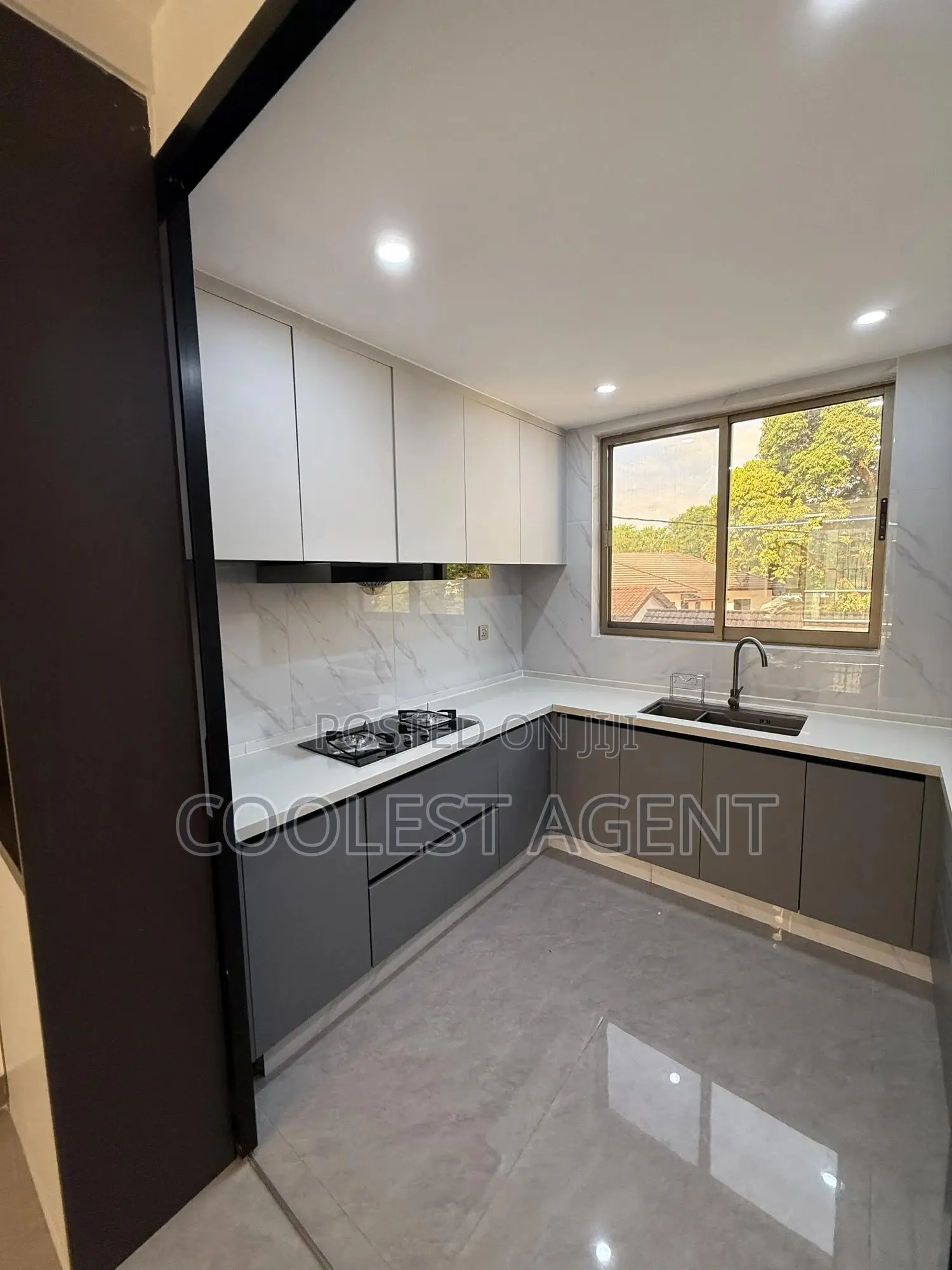 3bdrm Apartment in Coolest Estate, Oyster Bay for sale