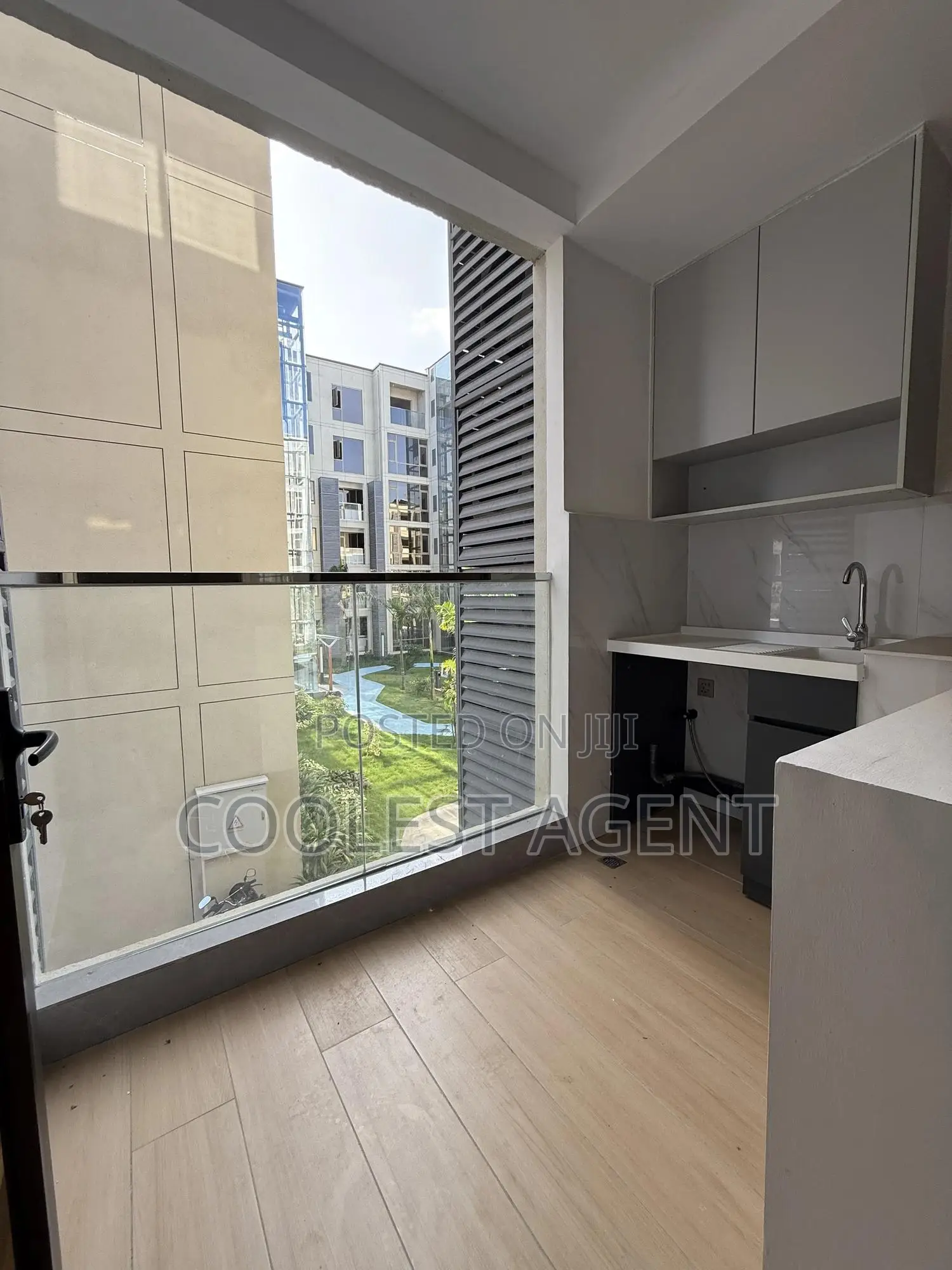 3bdrm Apartment in Coolest Estate, Oyster Bay for sale