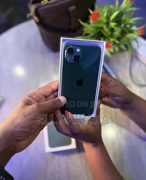 New Apple iPhone 13 128 GB Green