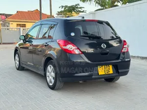 Nissan Tiida 2010 Black