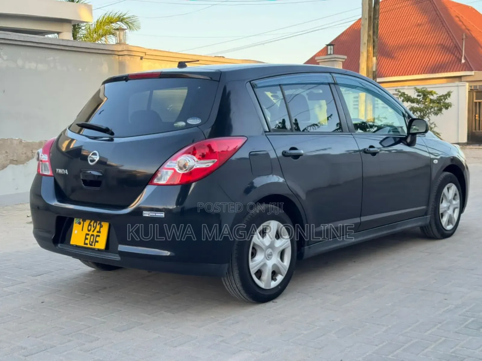 Nissan Tiida 2010 Black