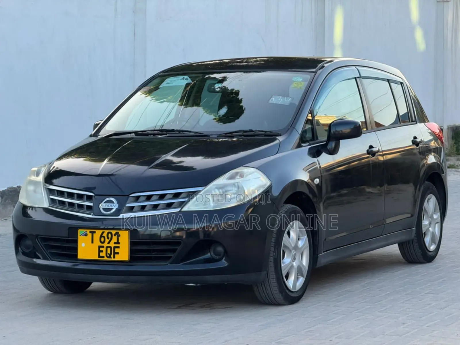 Nissan Tiida 2010 Black