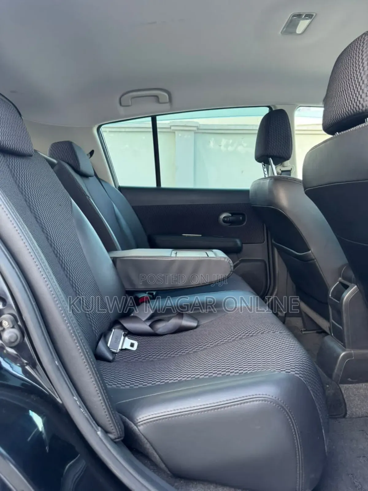 Nissan Tiida 2010 Black