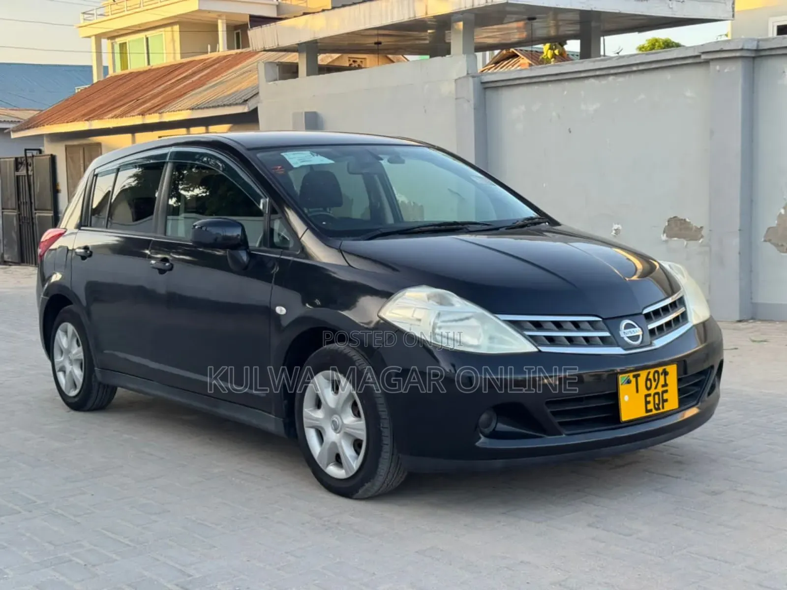 Nissan Tiida 2010 Black