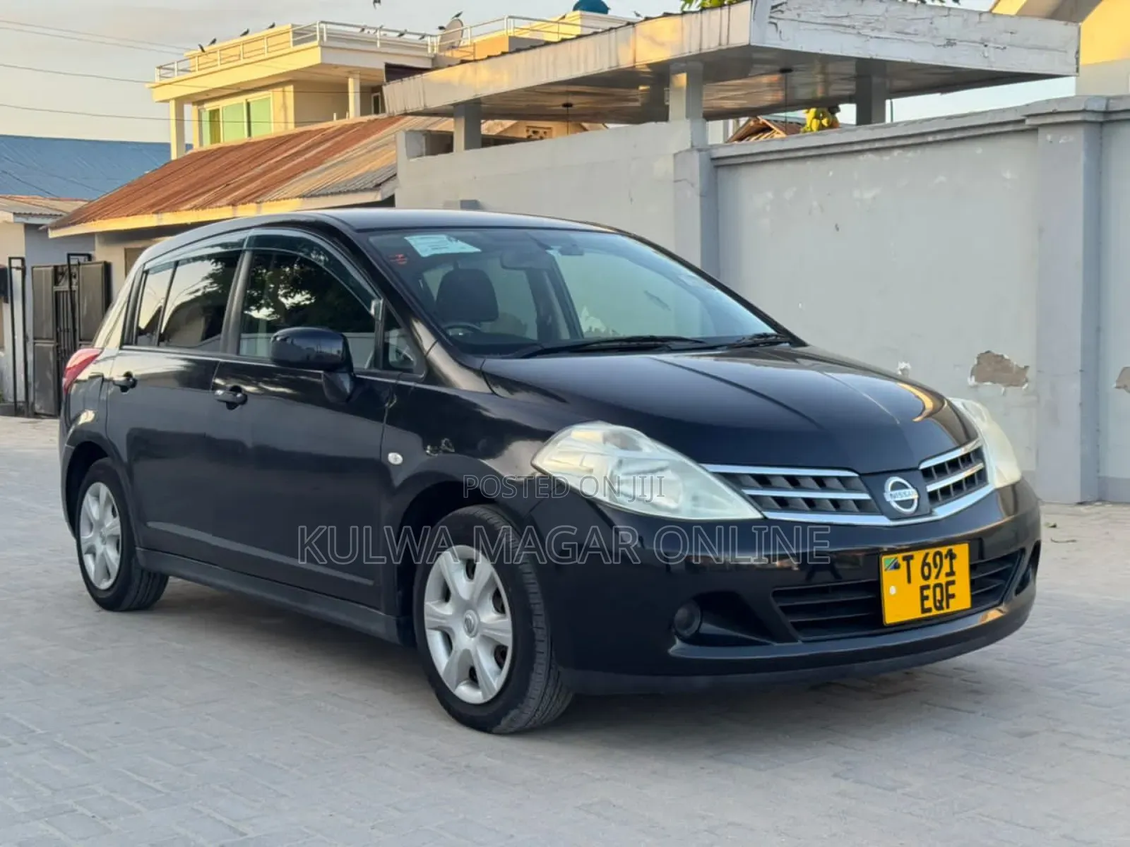 Nissan Tiida 2010 Black