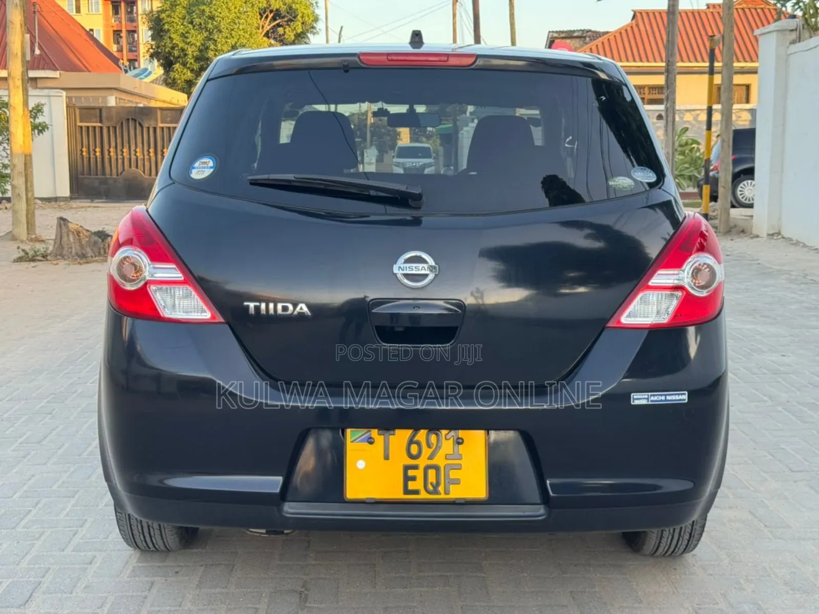 Nissan Tiida 2010 Black