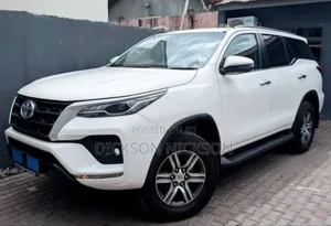 Toyota Fortuner 2.4 D AWD 2022 White