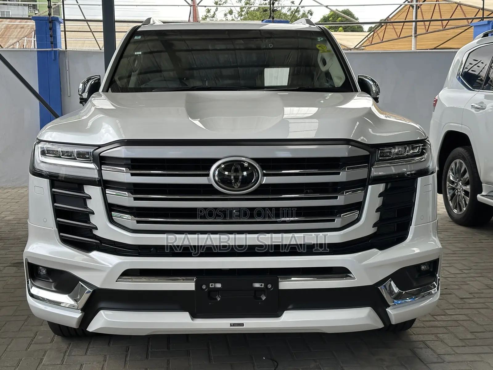 Toyota Land Cruiser LC300 2023 White