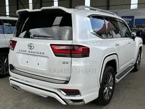 Toyota Land Cruiser LC300 2023 White