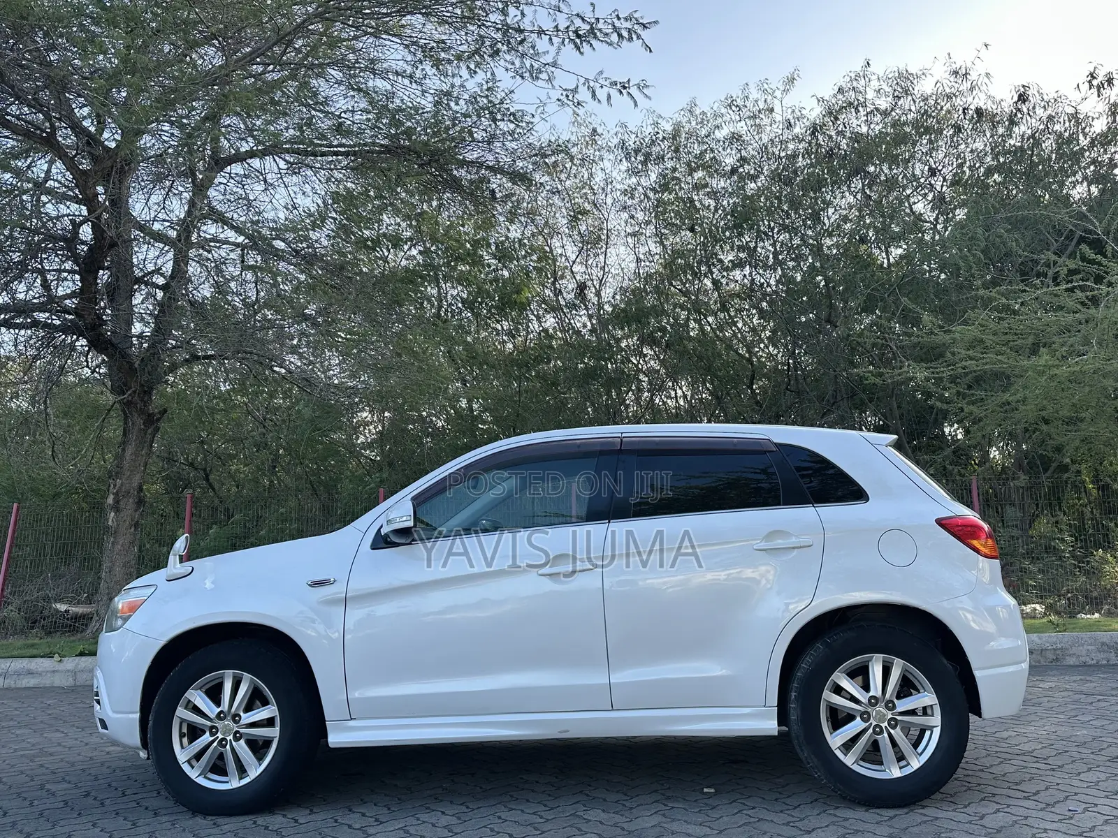 Mitsubishi RVR 2010 White