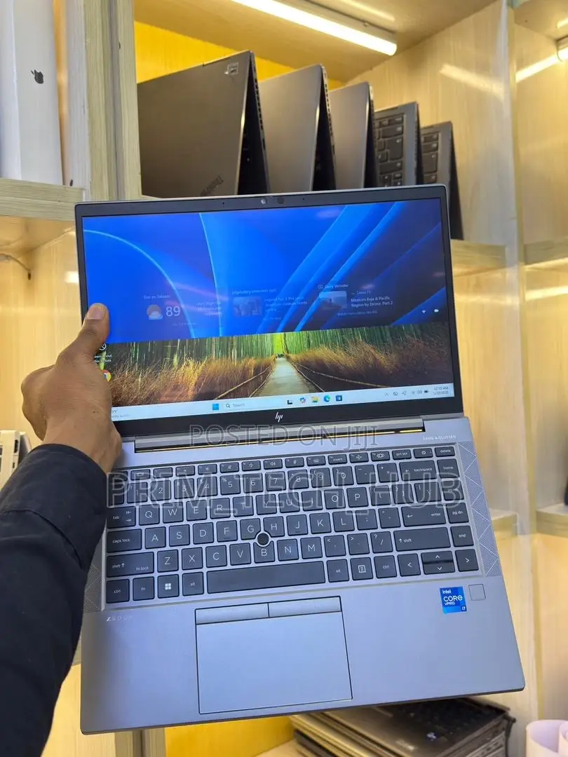 New Laptop HP ZBook Firefly G8 16GB Intel Core I7 SSD 256GB