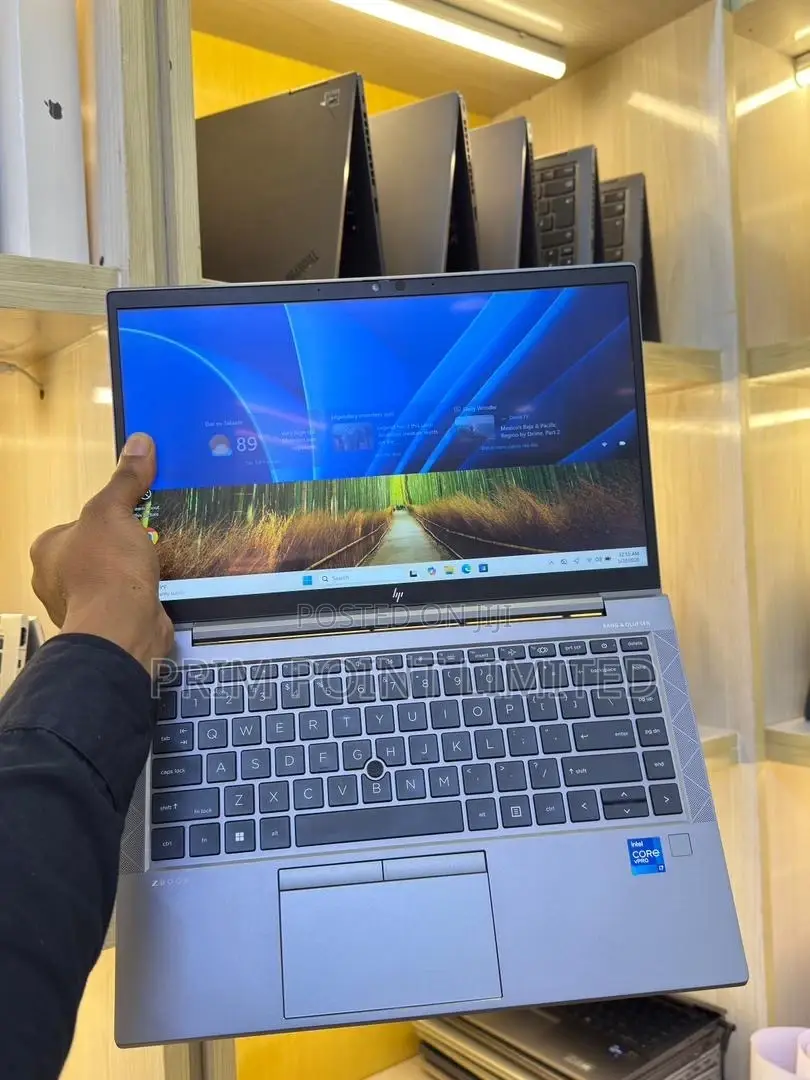 New Laptop HP ZBook Firefly G8 16GB Intel Core I7 SSD 256GB