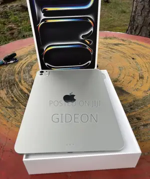 New Apple iPad Pro 13 (2025) 256 GB Silver
