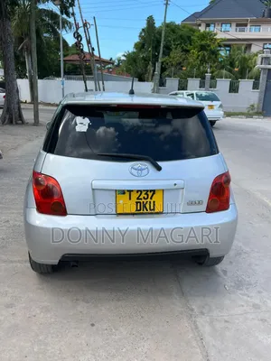 Toyota IST 2004 Silver