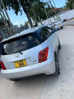 Toyota IST 2004 Silver