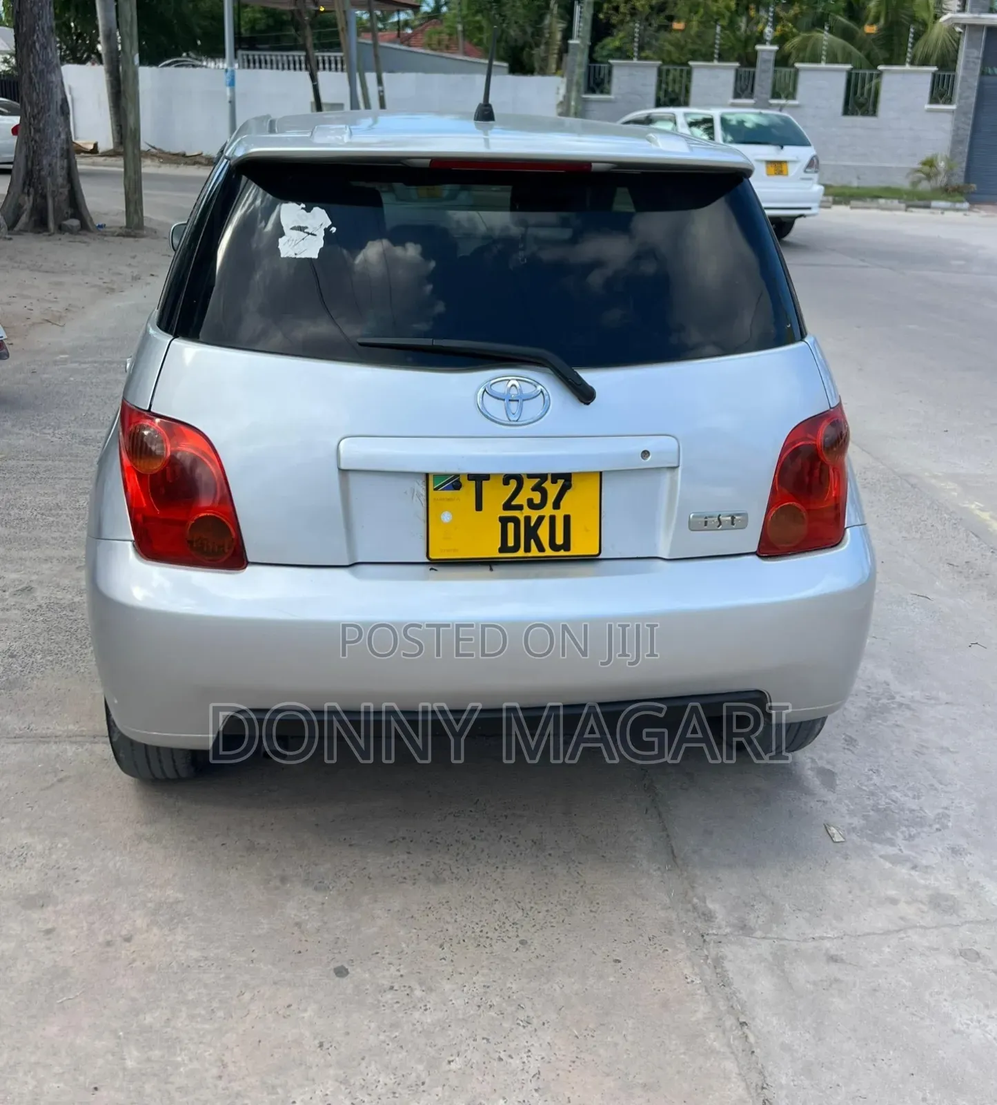 Toyota IST 2004 Silver