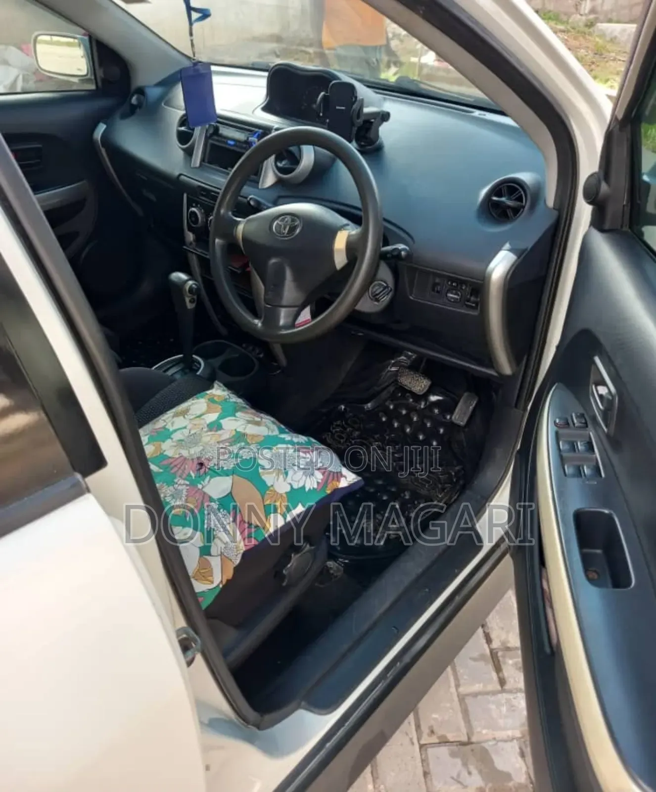 Toyota IST 2004 White