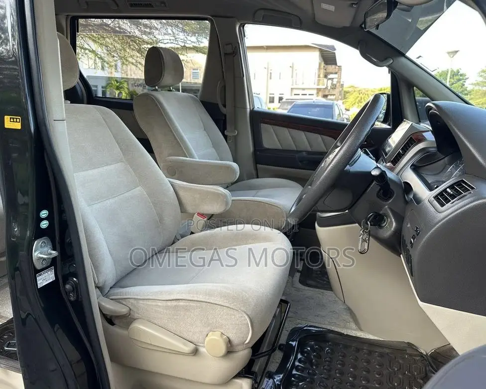 Toyota Alphard 2.4 Petrol AWD 2004 Black