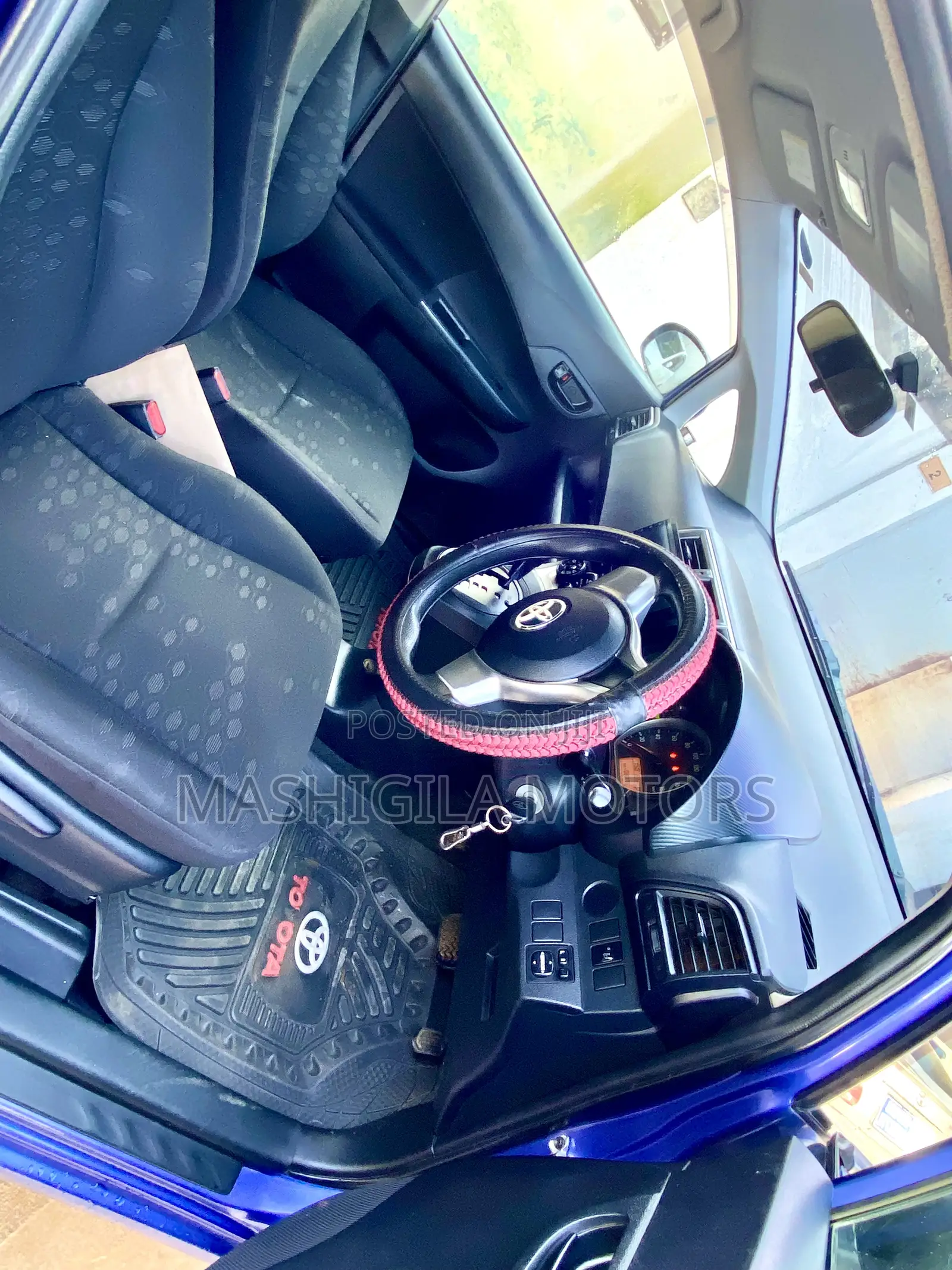 Toyota Ractis 2011 Blue
